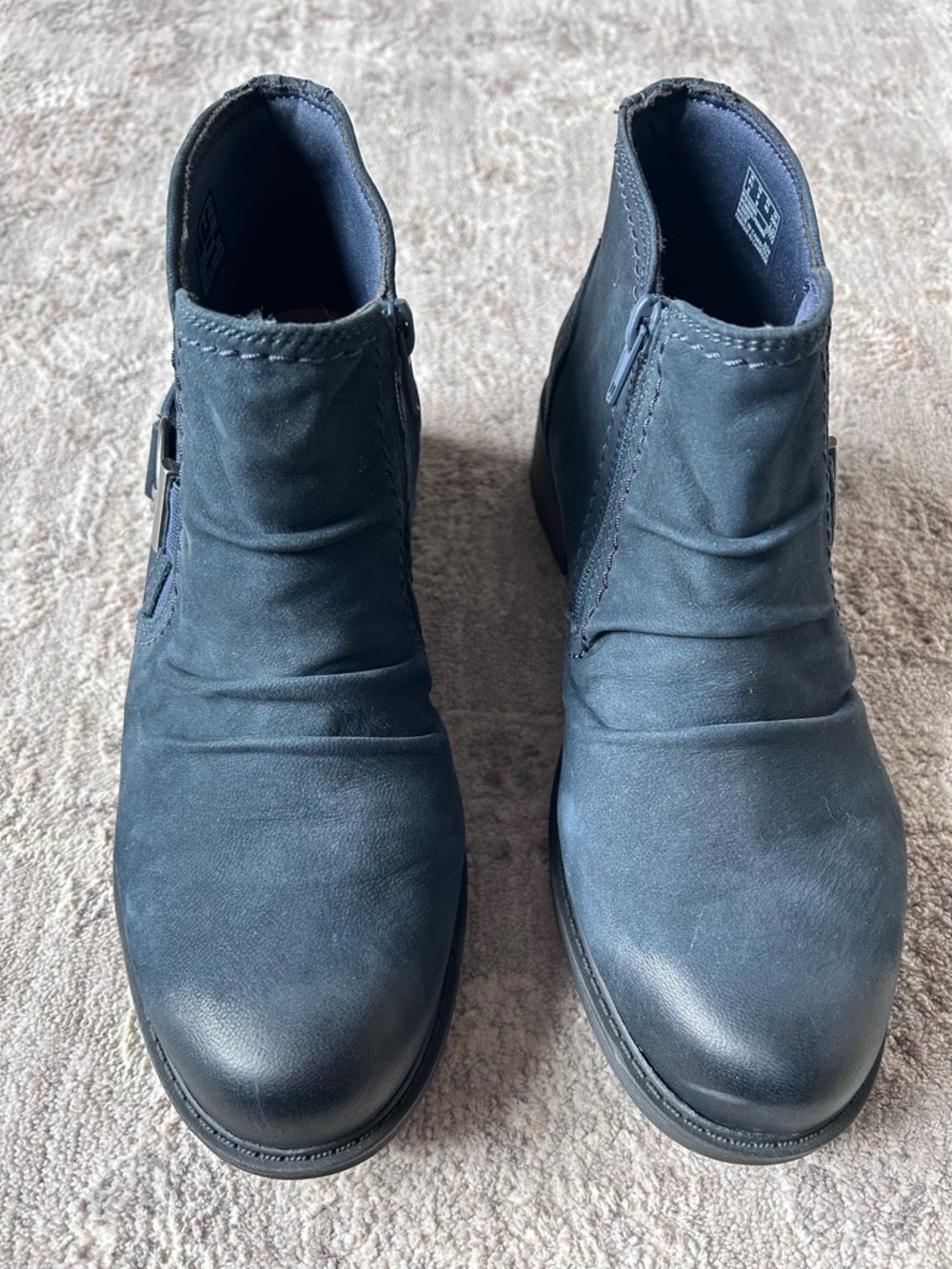 NWOB Clarks Collection Womens Sz 9W Hearth Clara Blue Nubuck 26181003 Ankle Boot